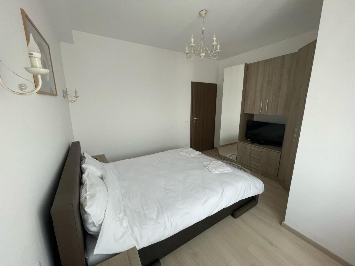 East View By Apartment